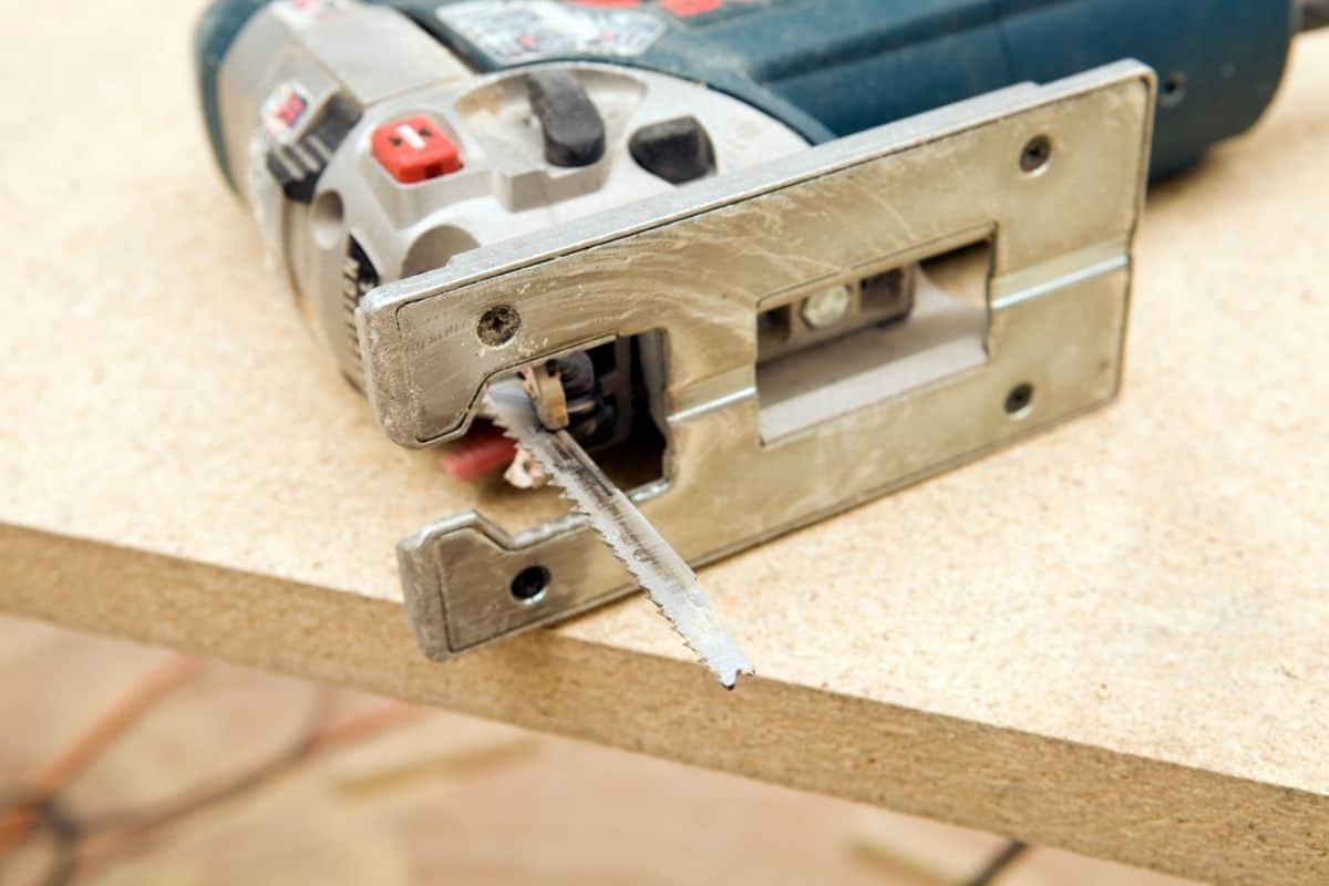 Jigsaw vs Circular Saw Which One to Buy First?