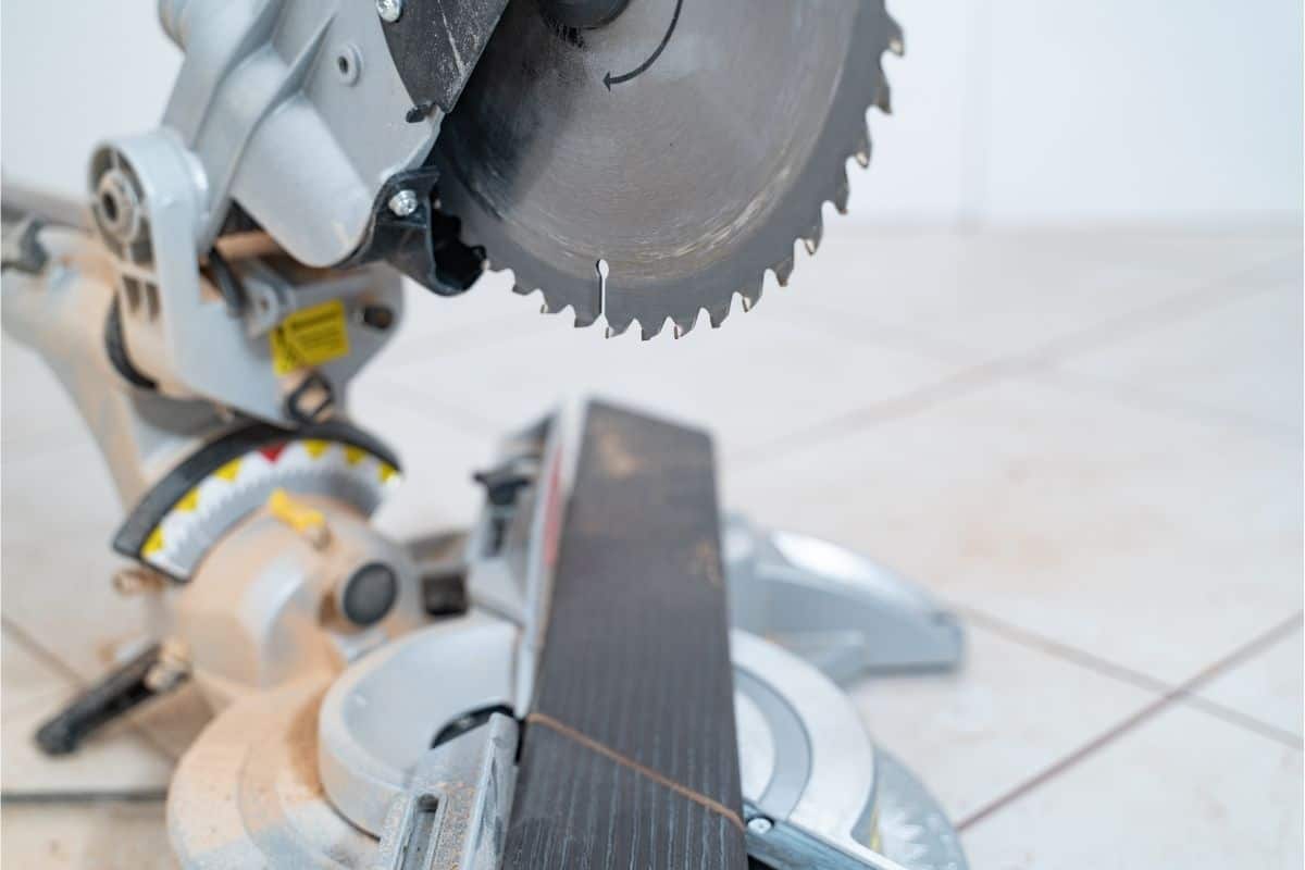 How to Cut 45 Degree Angle With Miter Saw Guide and Pro Tips