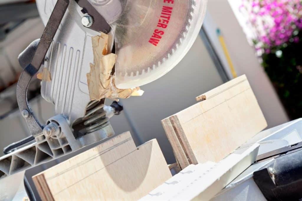 What Size Miter Saw to Cut 4x4 Is 10inch Saw Enough?
