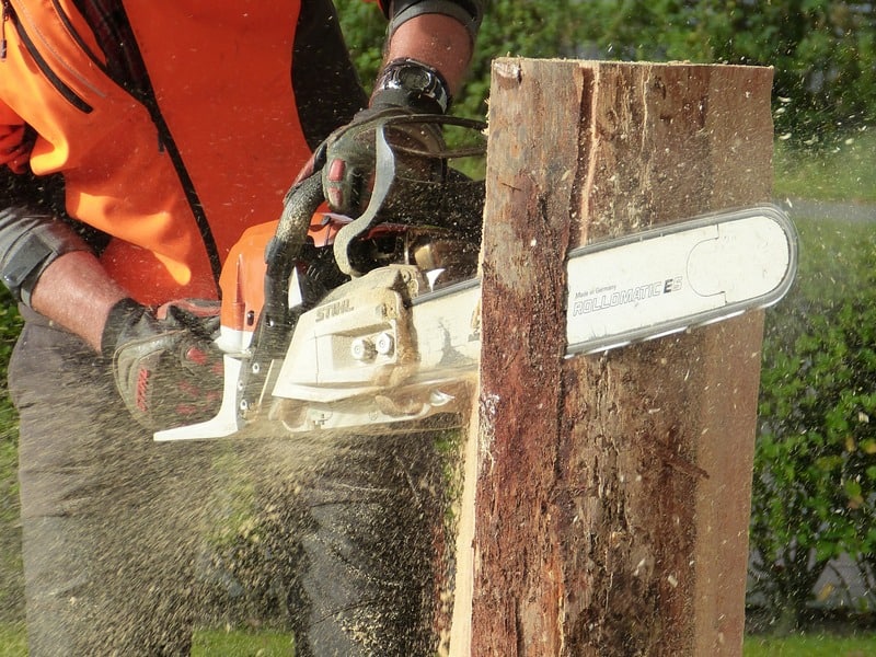 18 Inch Chainsaw In The Work
