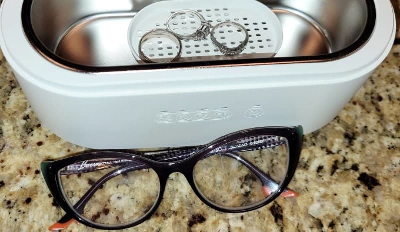 rings in the ultrasonic cleaner and glasses